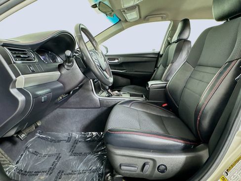 Used 2017 Toyota Camry SE FWD image 10
