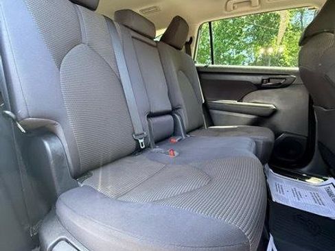 Used 2023 Toyota Highlander LE AWD/4WD image 17