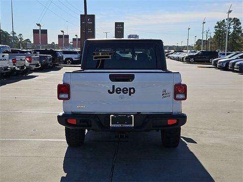 Used 2022 Jeep Gladiator Willys image 10