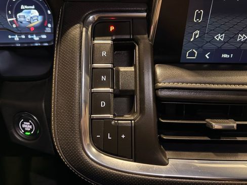 Used 2024 GMC Yukon XL SLT w/ SLT Luxury Package image 22