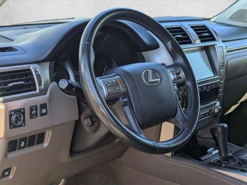 Used 2017 Lexus GX 460 image 3