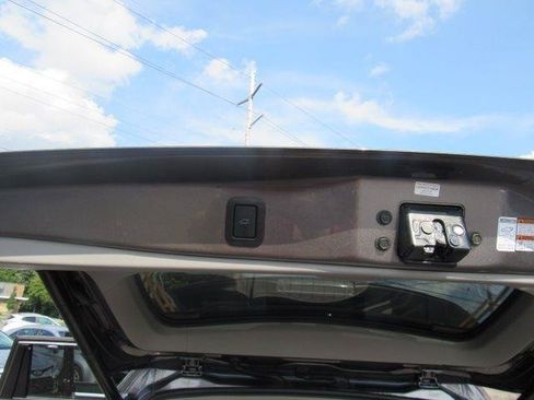 Used 2019 Toyota Highlander XLE AWD/4WD image 55