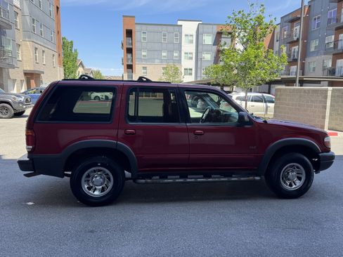 Used 2000 Ford Explorer XLS AWD/4WD image 6