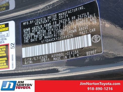 Used 2025 Toyota Camry SE image 33