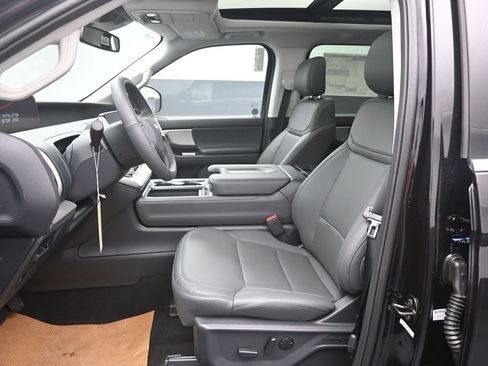 New 2026 Ford Expedition Active RWD image 18