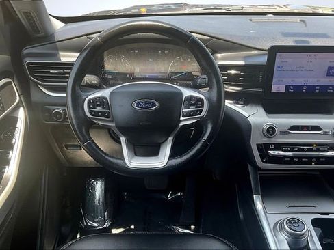 Certified 2021 Ford Explorer XLT w/ Equipment Group 202A image 5