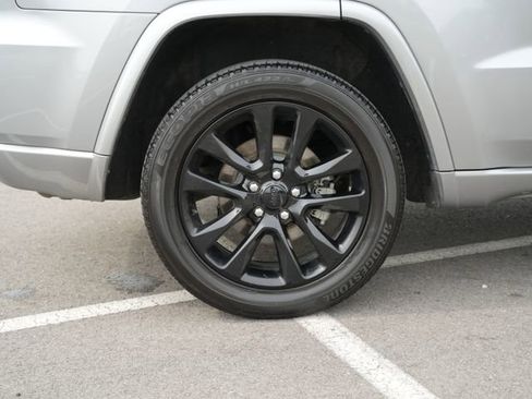 Used 2019 Jeep Grand Cherokee Altitude RWD image 42