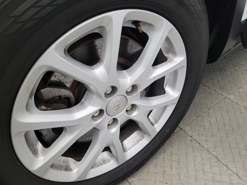 Used 2018 Jeep Cherokee Latitude Plus w/ Cold Weather Group image 31