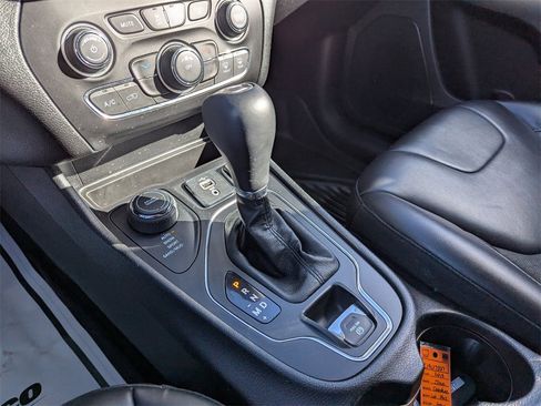 Used 2019 Jeep Cherokee Latitude Plus w/ Cold Weather Group image 25