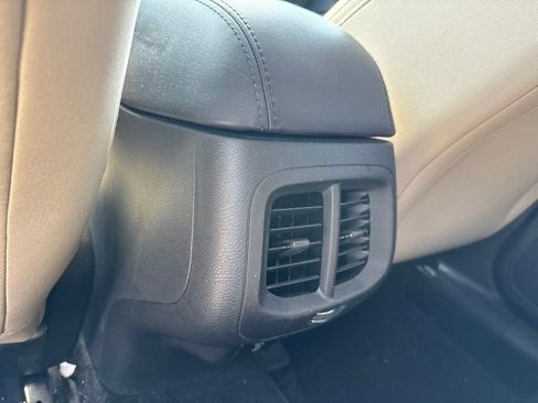 Used 2015 Jeep Cherokee Latitude w/ Comfort/Convenience Group FWD image 17
