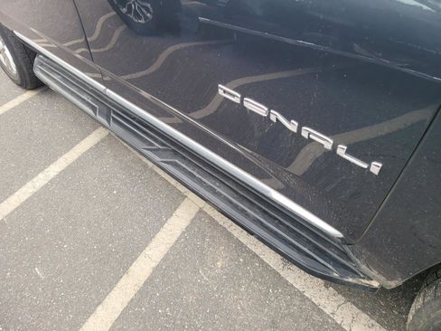 Used 2021 GMC Yukon XL Denali w/ Advanced Technology Package image 5