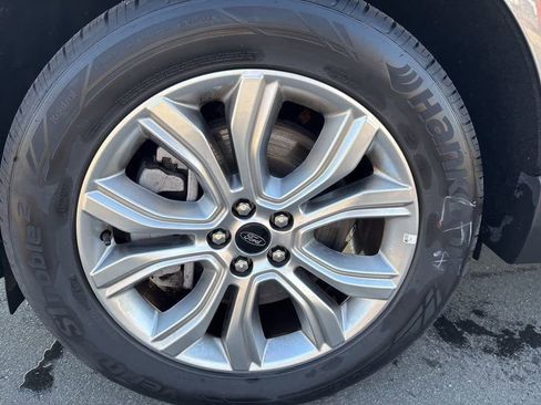 Used 2024 Ford Edge Titanium image 10