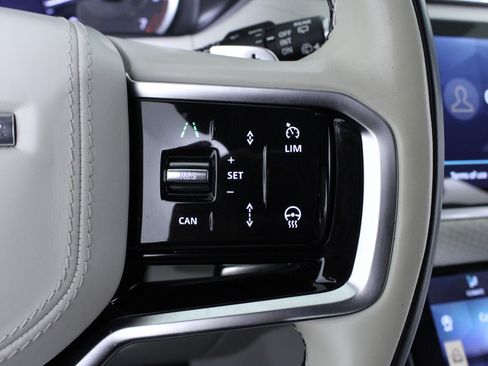 Used 2023 Land Rover Range Rover Velar R-Dynamic S image 23