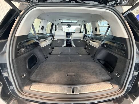 Used 2022 Jeep Grand Cherokee L Overland w/ Luxury Tech Group IV AWD/4WD image 18