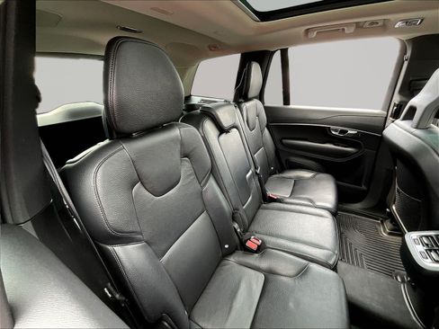 Used 2020 Volvo XC90 T5 Momentum FWD image 25