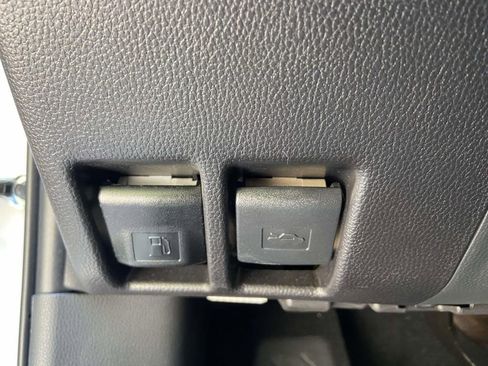 Used 2025 Toyota RAV4 Limited FWD image 31