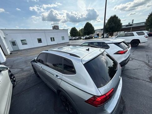 Used 2021 Volkswagen Tiguan SE R-Line AWD/4WD image 11