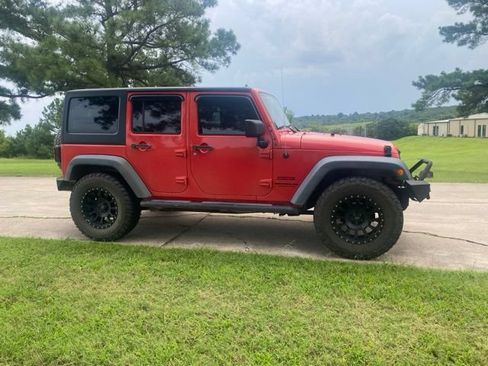 Used 2013 Jeep Wrangler Unlimited Sport AWD/4WD image 9