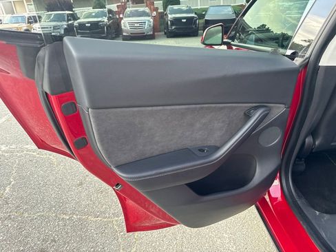 Used 2021 Tesla Model Y Long Range AWD/4WD image 30