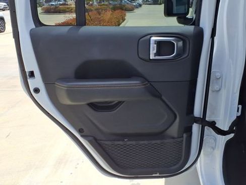 Used 2025 Jeep Wrangler Unlimited Sahara AWD/4WD image 18