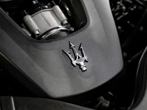 Used 2017 Maserati Ghibli w/ Luxury Package image 58