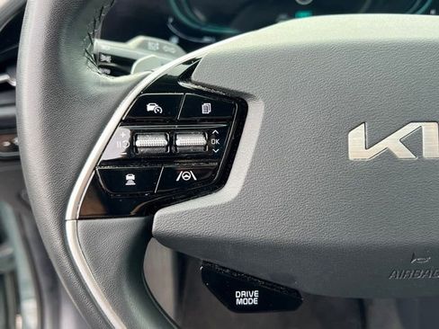Certified 2023 Kia Niro EX image 22