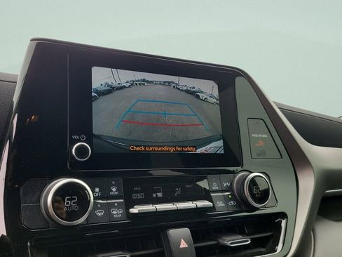 Used 2023 Toyota Highlander LE image 17