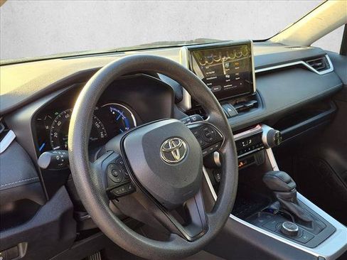 Used 2025 Toyota RAV4 LE AWD/4WD image 9