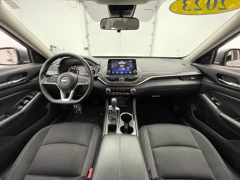 Used 2023 Nissan Altima 2.5 SV FWD image 3