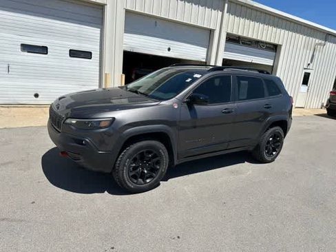 Used 2022 Jeep Cherokee Trailhawk w/ Premium Leather Package AWD/4WD image 15