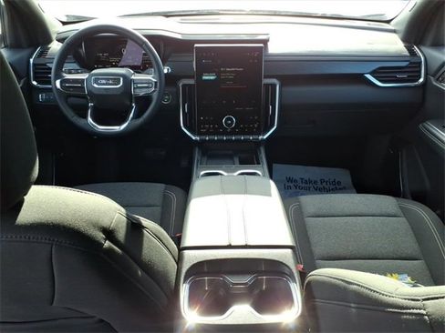 Used 2025 GMC Acadia Elevation image 12