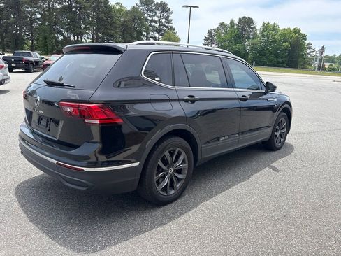 Used 2023 Volkswagen Tiguan SE w/ Panoramic Sunroof Package FWD image 8