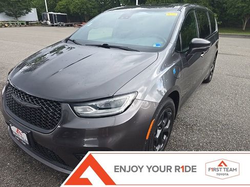 Used 2022 Chrysler Pacifica Limited w/ S Appearance Package FWD image 1