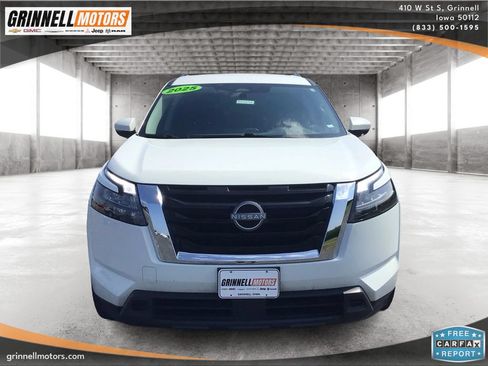Used 2025 Nissan Pathfinder SV AWD/4WD image 2