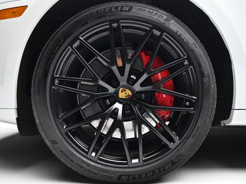 Used 2023 Porsche Macan GTS image 5