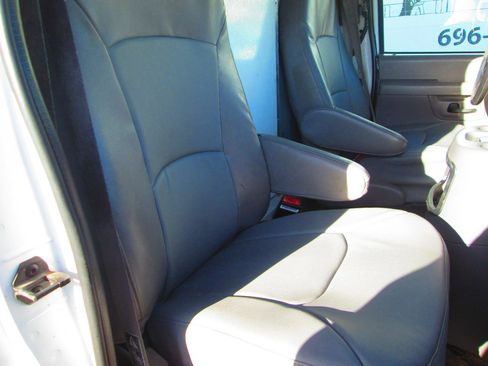 Used 2002 Ford E-450 and Econoline 450 image 8