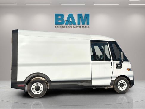 New 2025 Chevrolet Brightdrop 400 w/ Power Door Package image 10