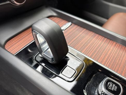 Used 2023 Volvo V60 B5 Cross Country Plus w/ Climate Package image 23