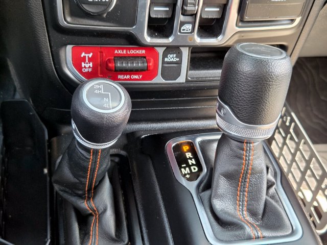 Used 2023 Jeep Gladiator Mojave AWD/4WD image 14