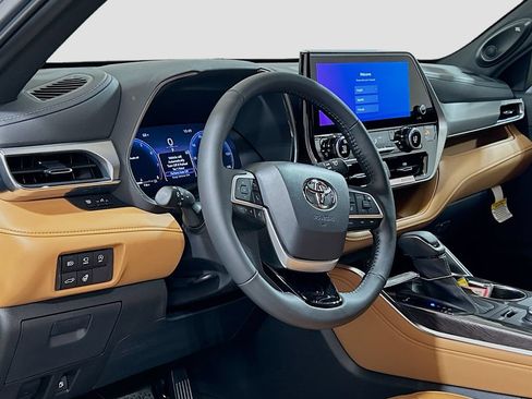 New 2026 Toyota Highlander Platinum AWD/4WD image 7