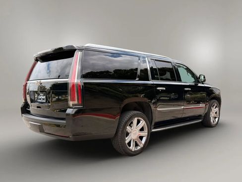 Used 2017 Cadillac Escalade ESV Premium Luxury RWD image 16