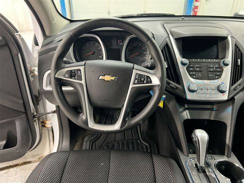 Used 2015 Chevrolet Equinox LT image 19