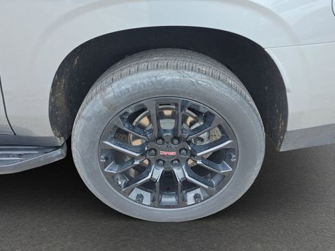 Used 2023 GMC Yukon XL SLT AWD/4WD image 5