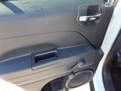 Used 2016 Jeep Compass Sport FWD image 5