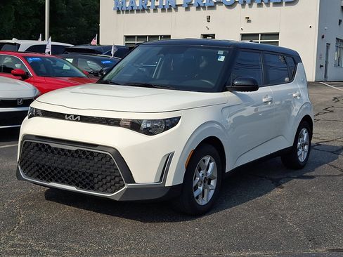 Certified 2023 Kia Soul S FWD image 2
