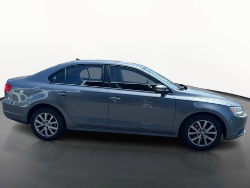 Used 2012 Volkswagen Jetta SE FWD image 2