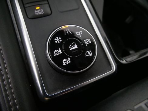 Used 2024 Nissan Pathfinder Platinum w/ Black Appearance Package image 27