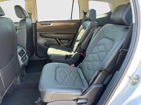 Certified 2024 Volkswagen Atlas SE AWD/4WD image 11