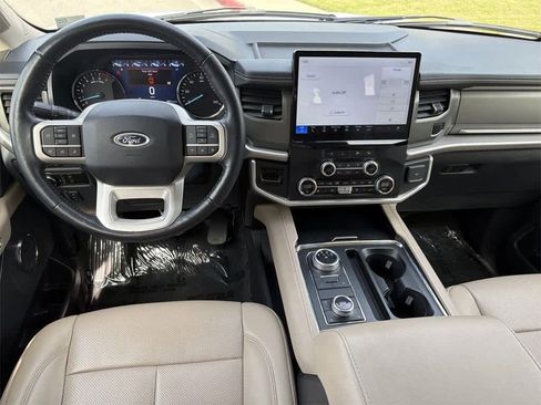 Used 2023 Ford Expedition Max XLT image 11