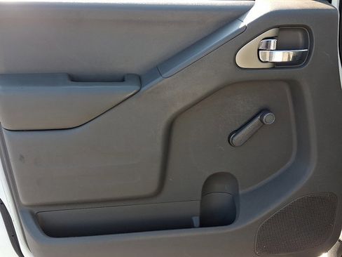 Used 2015 Nissan Frontier S image 12